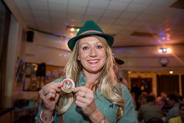 GermanMusicNight_2019_BlondeLady_GreenHat