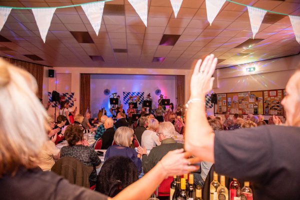 GermanMusicNight_2019_Crowd_backofroom