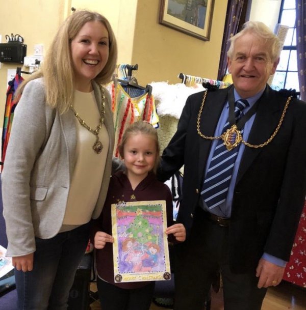 Mayor-and-Mayoress-of-Sandwich-and-2nd-prize-infant-winner-Mena-Rastotsky