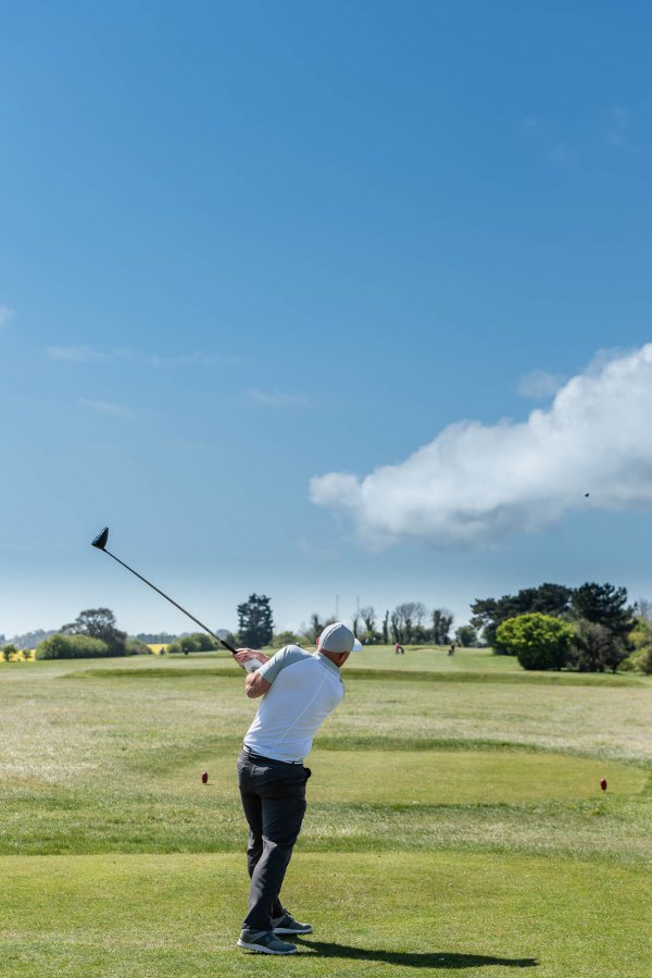 WK_Golf_2019_Golfer_Swing_behind