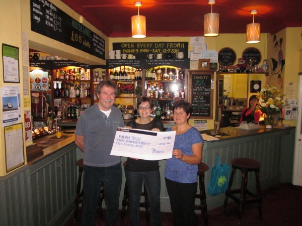 Coach & Horses presents a cheque